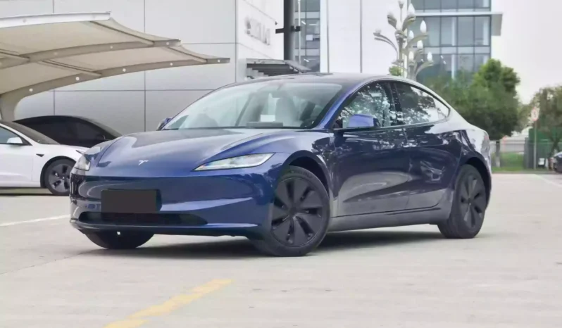 
								Tesla Model 3 full									